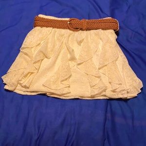 Short creme skirt with belt